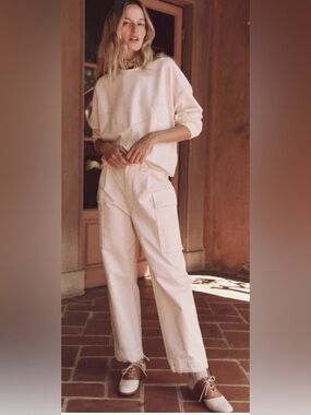 THE GREAT - Western Slouch Sweatshirt in Washed White
Size 1 oversized